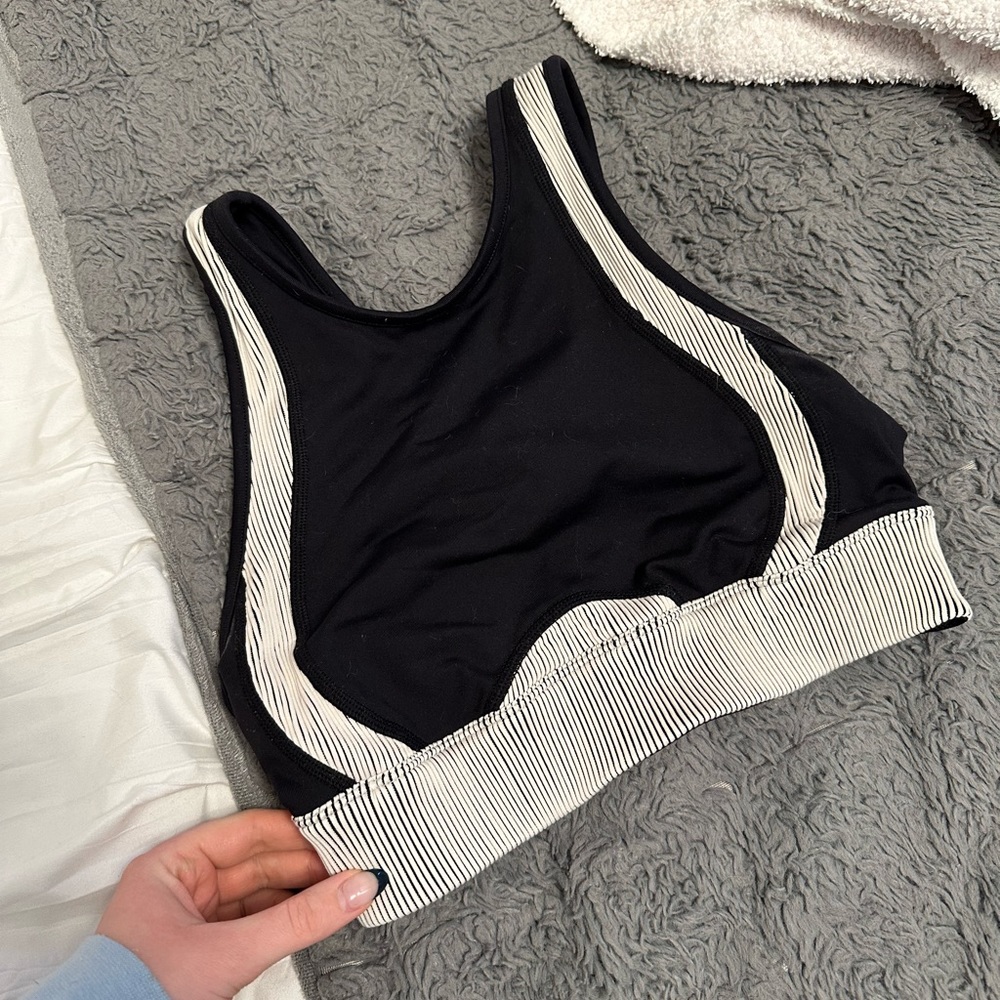Alo yoga sports bra